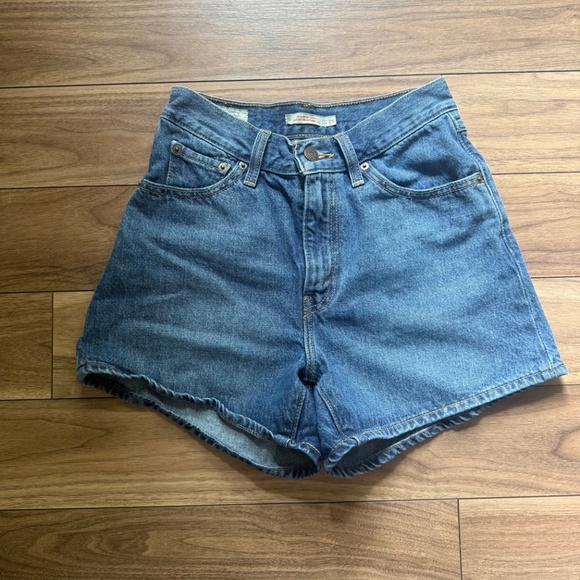 Levi’s | Size 25 | 80’s Mom Shorts High Rise | Vintage-Inspired - Picture 6 of 7
